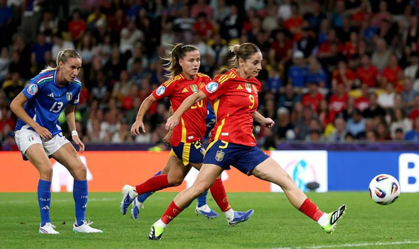 包含意大利女足全队出征，展现强大实力的词条