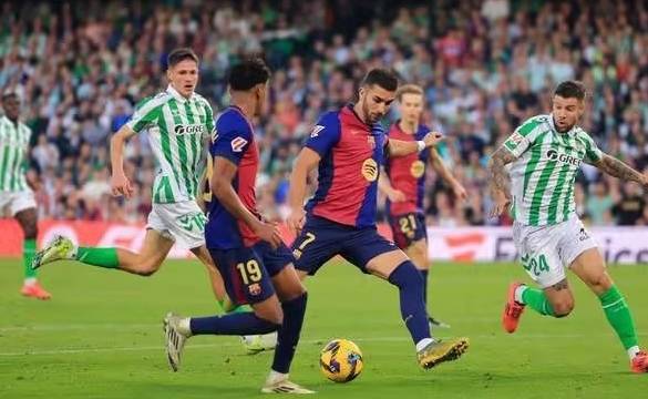 瓦伦西亚中后卫受伤恐缺席多场比赛的简单介绍