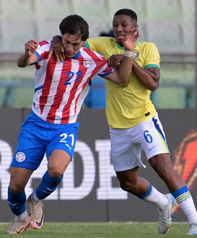 南美足球锦标赛精彩对决，冷门球队逆袭