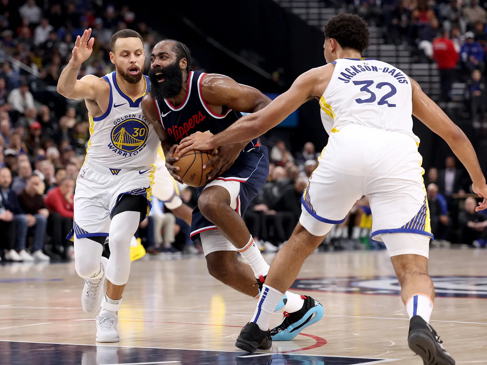 米兰体育网址-包含NBA总冠军争夺战激烈升级,四队双方对决备受关注的词条