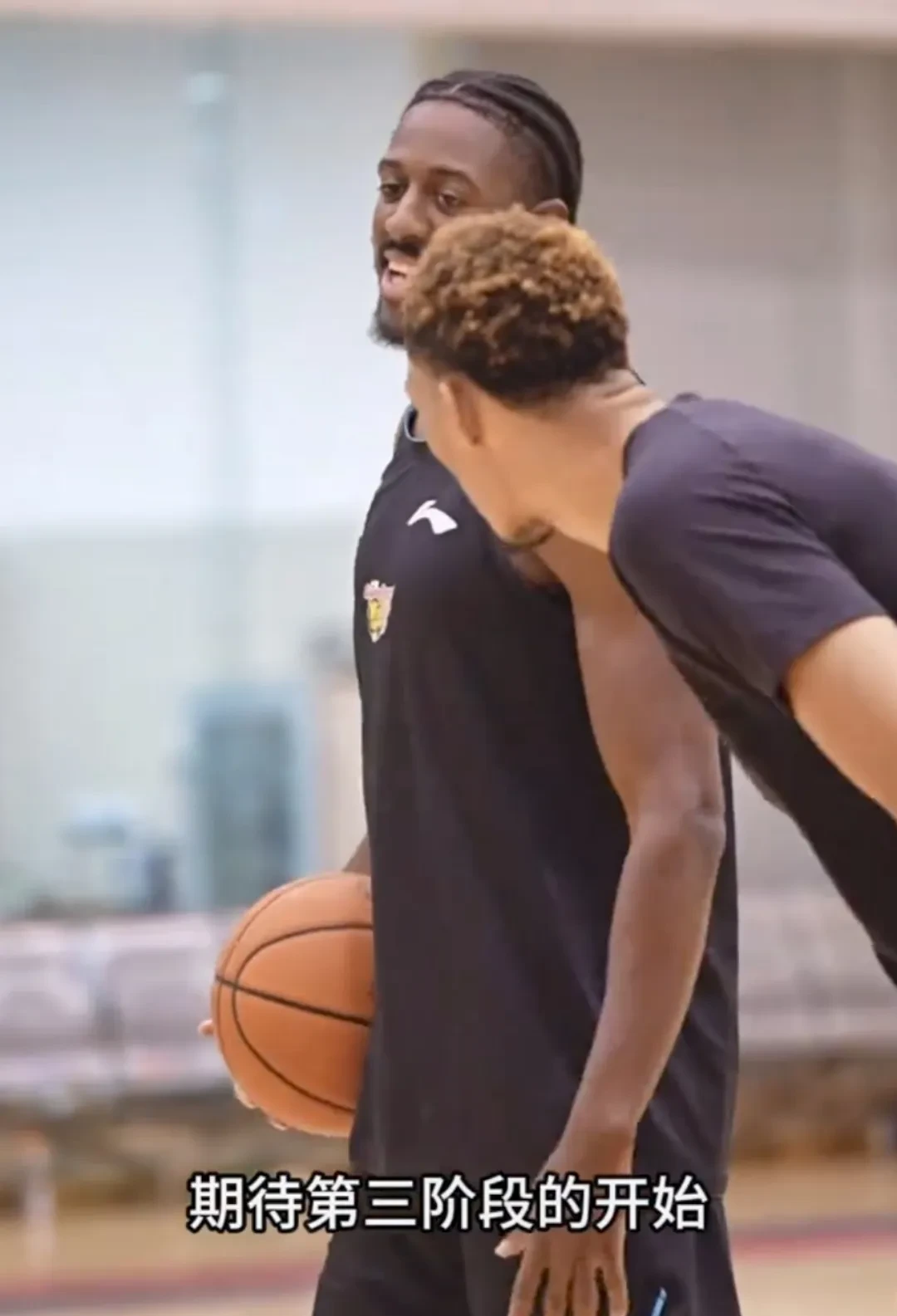 当场突破成为职业篮球赛场上的标志动作