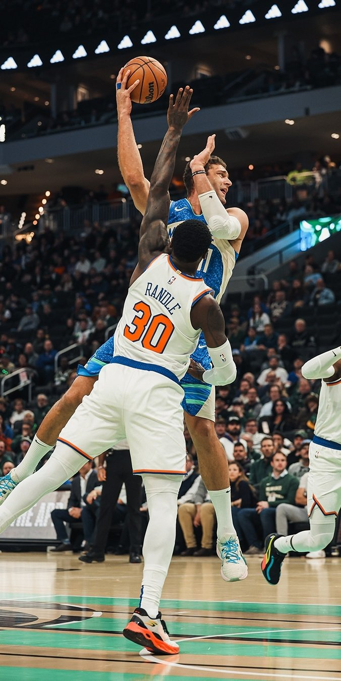 米兰体育电竞-雄鹿大胜尼克斯，保持强势