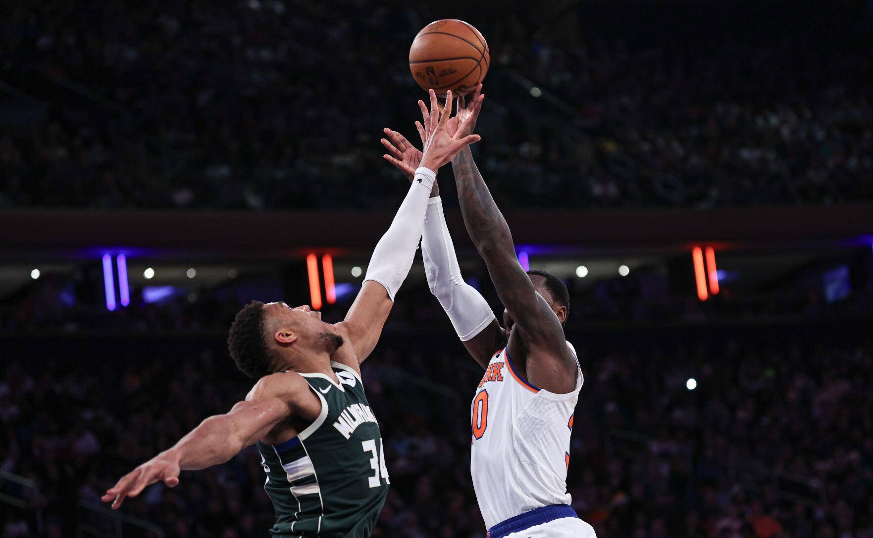 雄鹿逆转活塞，取得七连胜