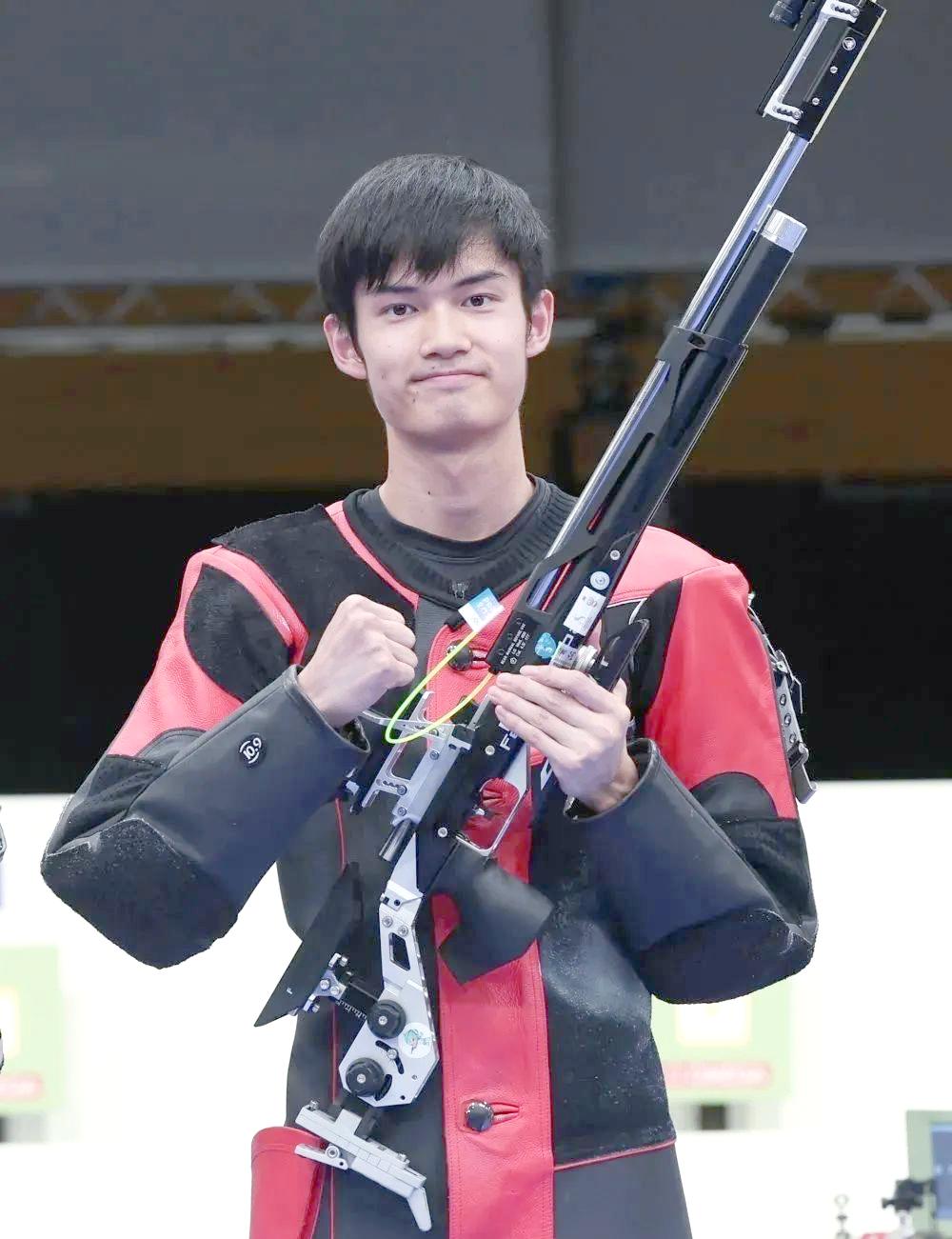 顶尖运动员展现实力，争夺崭露头角