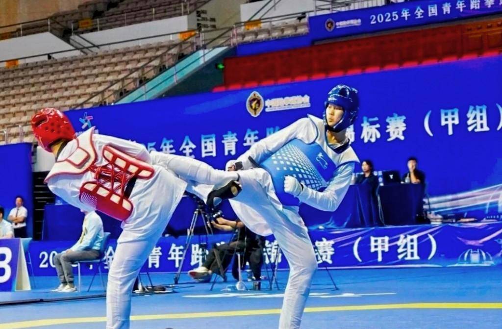 米兰体育中国官网-跆拳道搏击激烈，中国跆拳道队克服困难