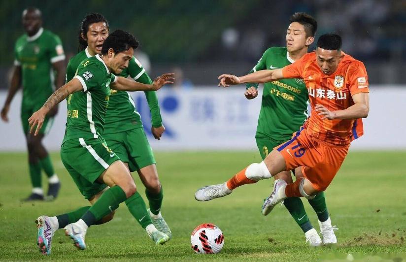 包含激烈角逐！球员状态火热破门得分的词条