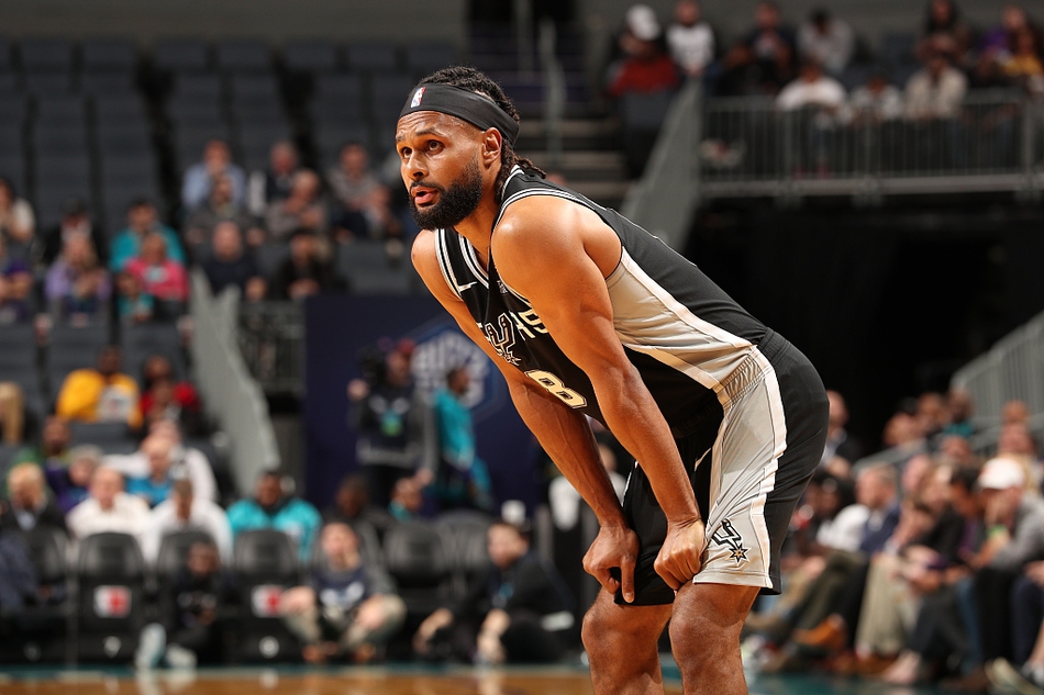 包含决胜时刻：比分胶着，比赛进入白热化阶段的词条