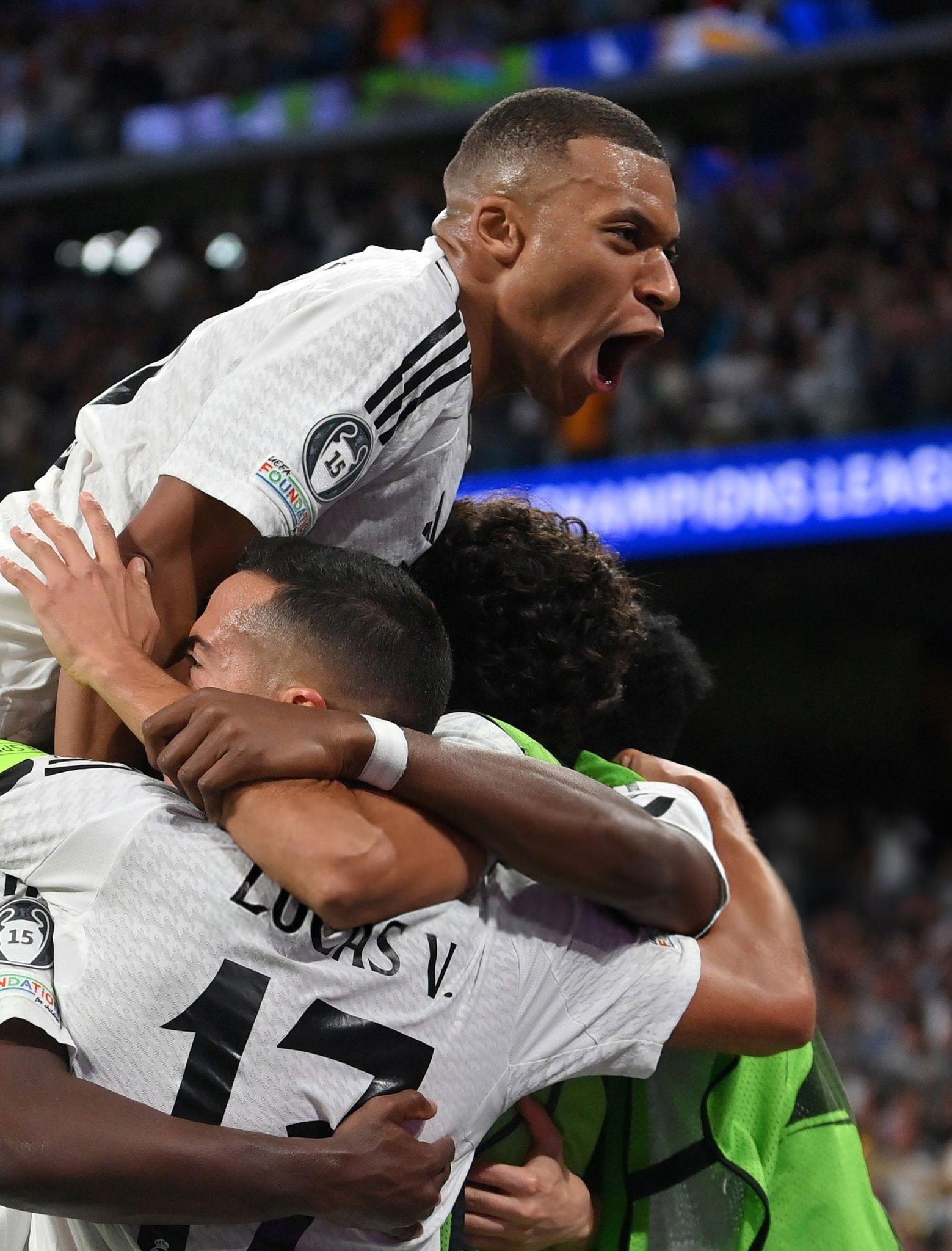 关于多特蒙德主场失利，小组第二出局的信息