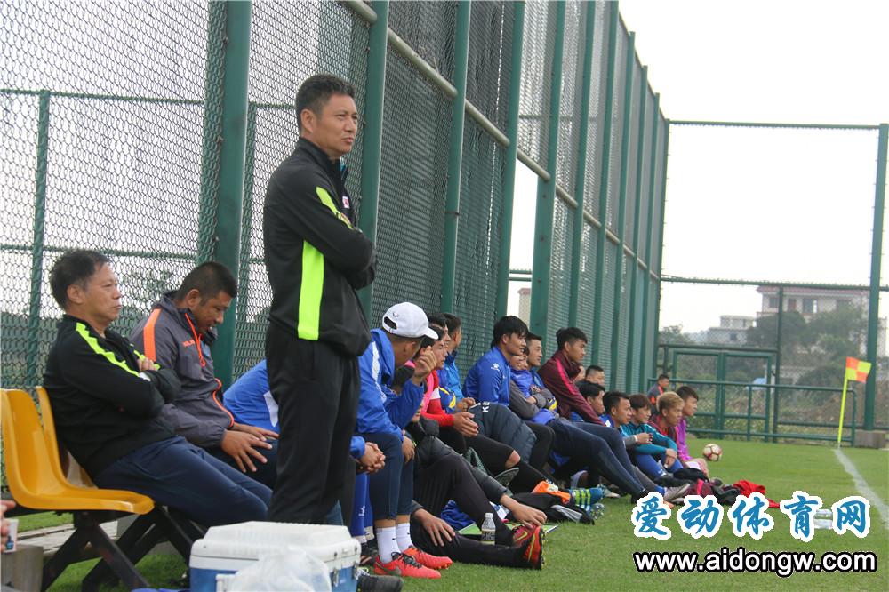 比赛中队员表现亮眼，得到教练肯定