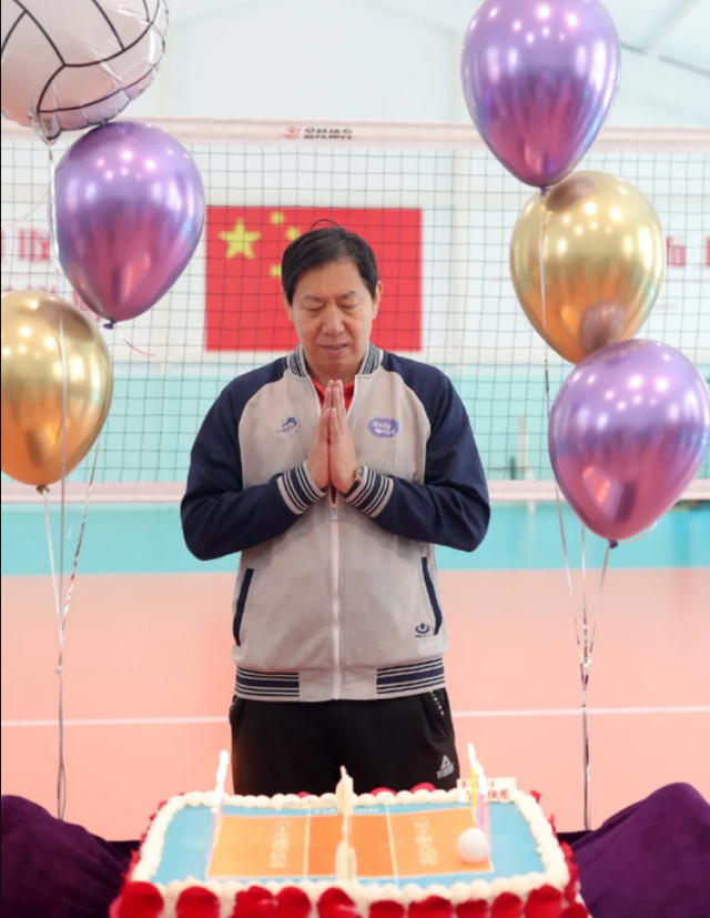 包含湖南队连胜在望，冲击冠军气势如虹的词条